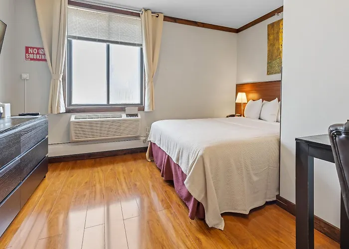 Best New York Hotels Under $200